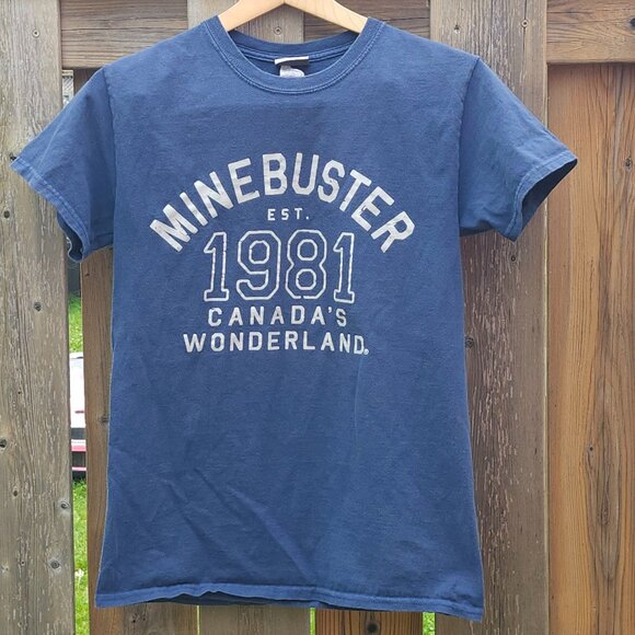 RETRO Canada's Wonderland Theme Park Minebuster t-shirt Size Small Wooden Coaste - Picture 1 of 4